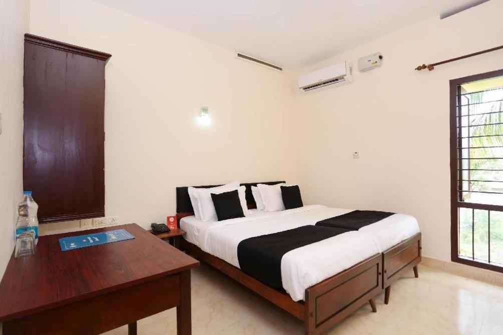 Hotel Sunday - Townhouse Club Airport Trivandrum Thiruvananthapuram Dış mekan fotoğraf
