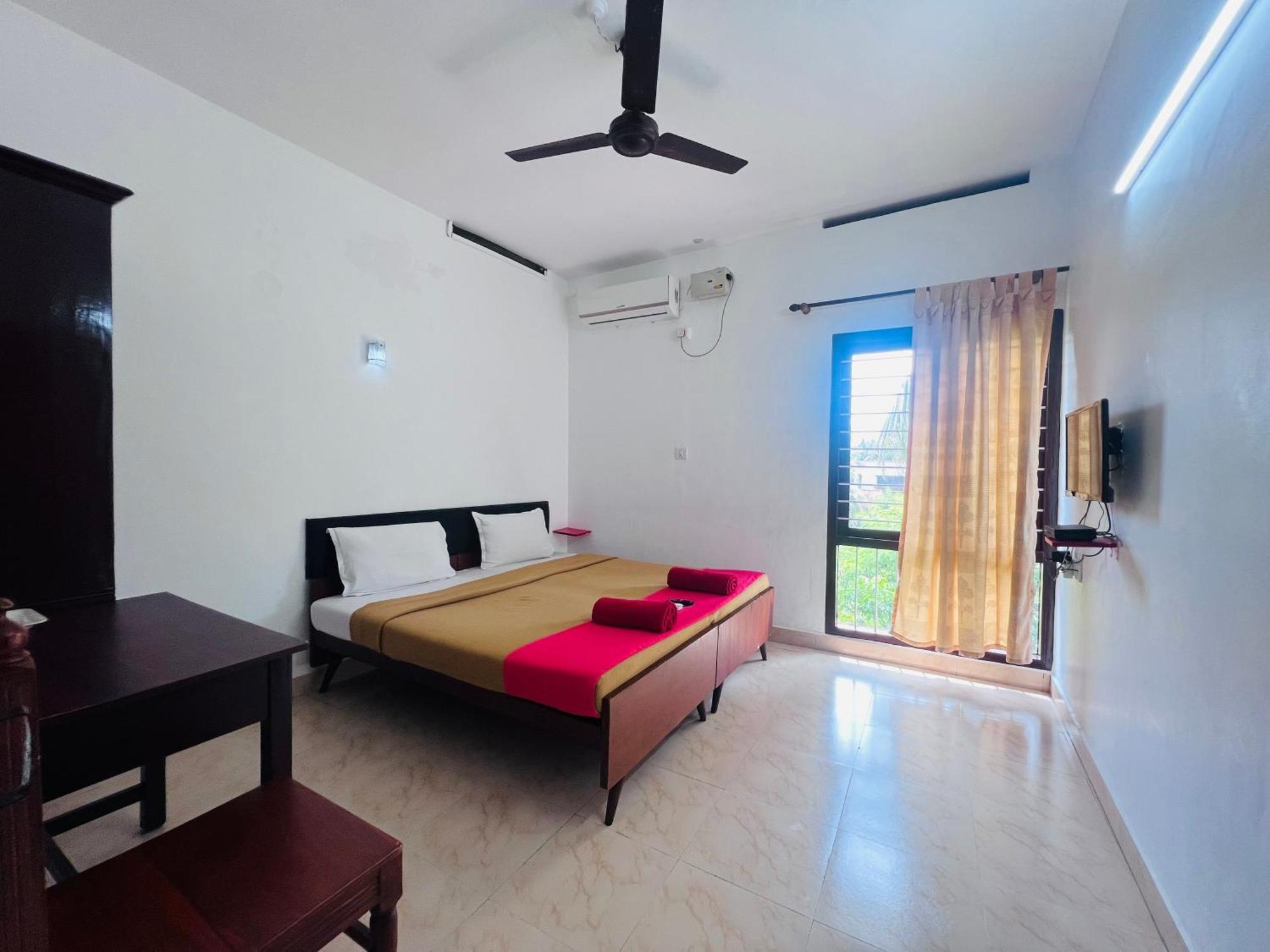 Hotel Sunday - Townhouse Club Airport Trivandrum Thiruvananthapuram Dış mekan fotoğraf