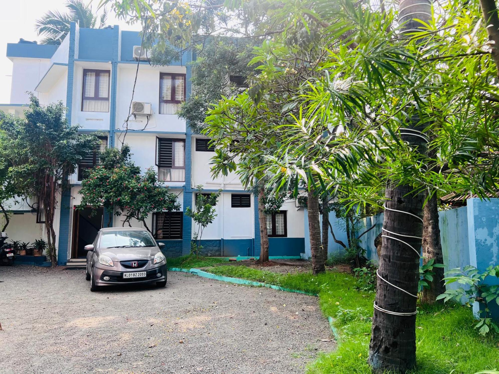 Hotel Sunday - Townhouse Club Airport Trivandrum Thiruvananthapuram Dış mekan fotoğraf