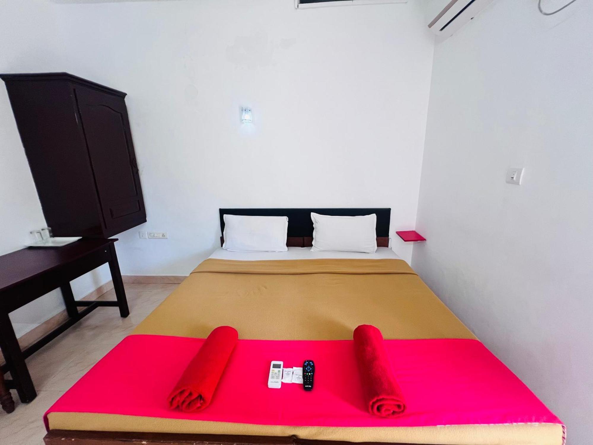 Hotel Sunday - Townhouse Club Airport Trivandrum Thiruvananthapuram Dış mekan fotoğraf