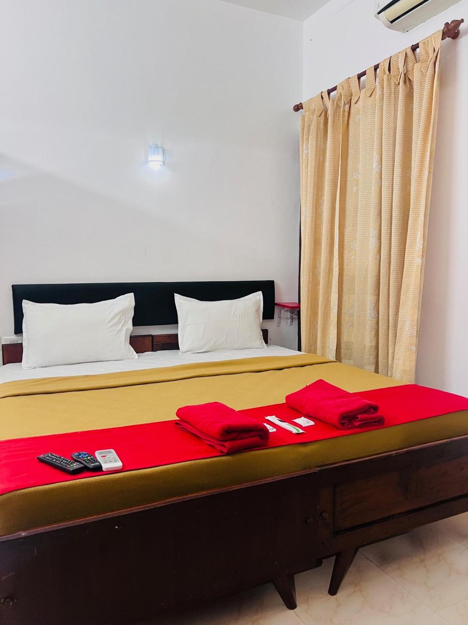 Hotel Sunday - Townhouse Club Airport Trivandrum Thiruvananthapuram Dış mekan fotoğraf