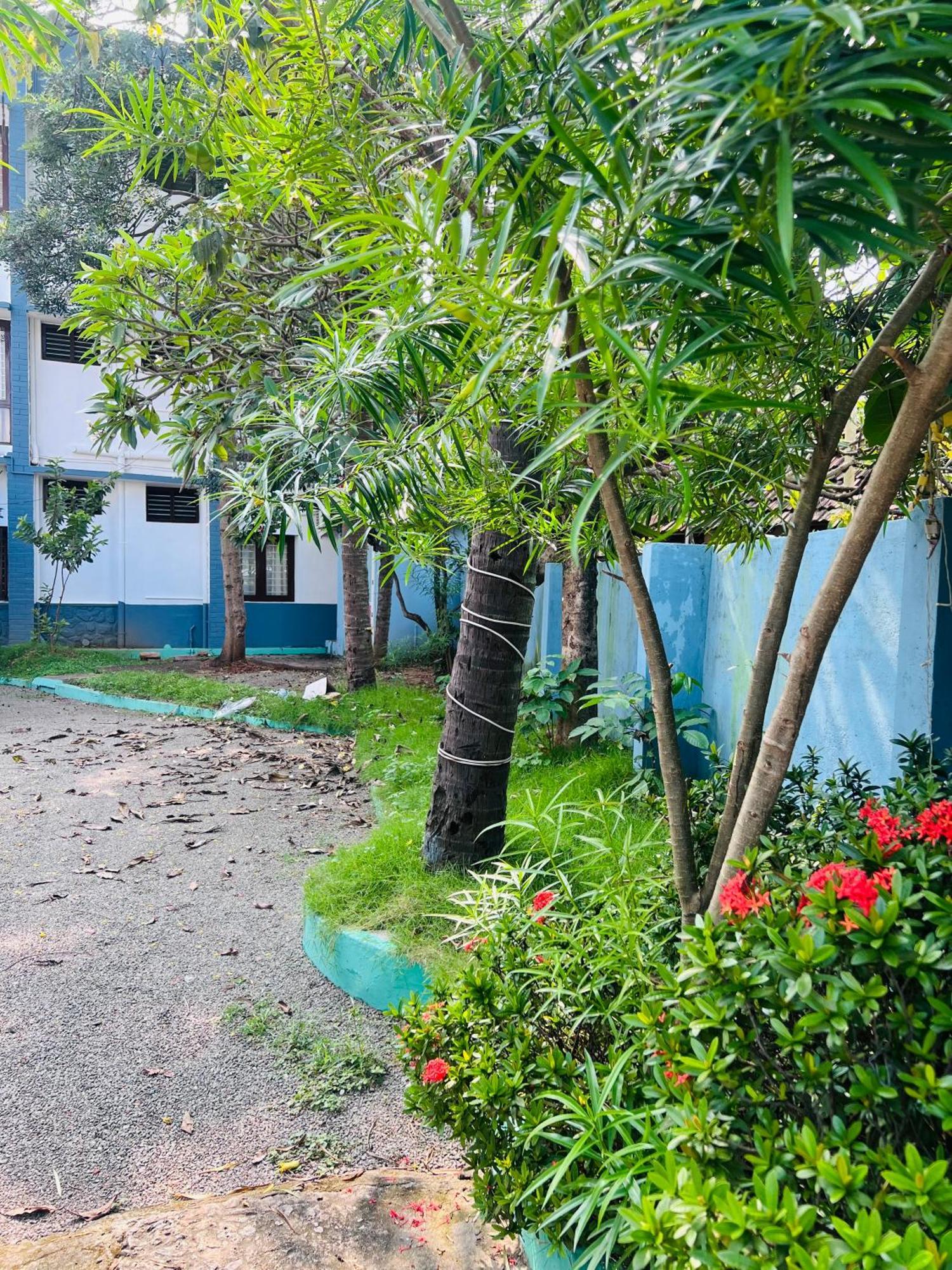 Hotel Sunday - Townhouse Club Airport Trivandrum Thiruvananthapuram Dış mekan fotoğraf