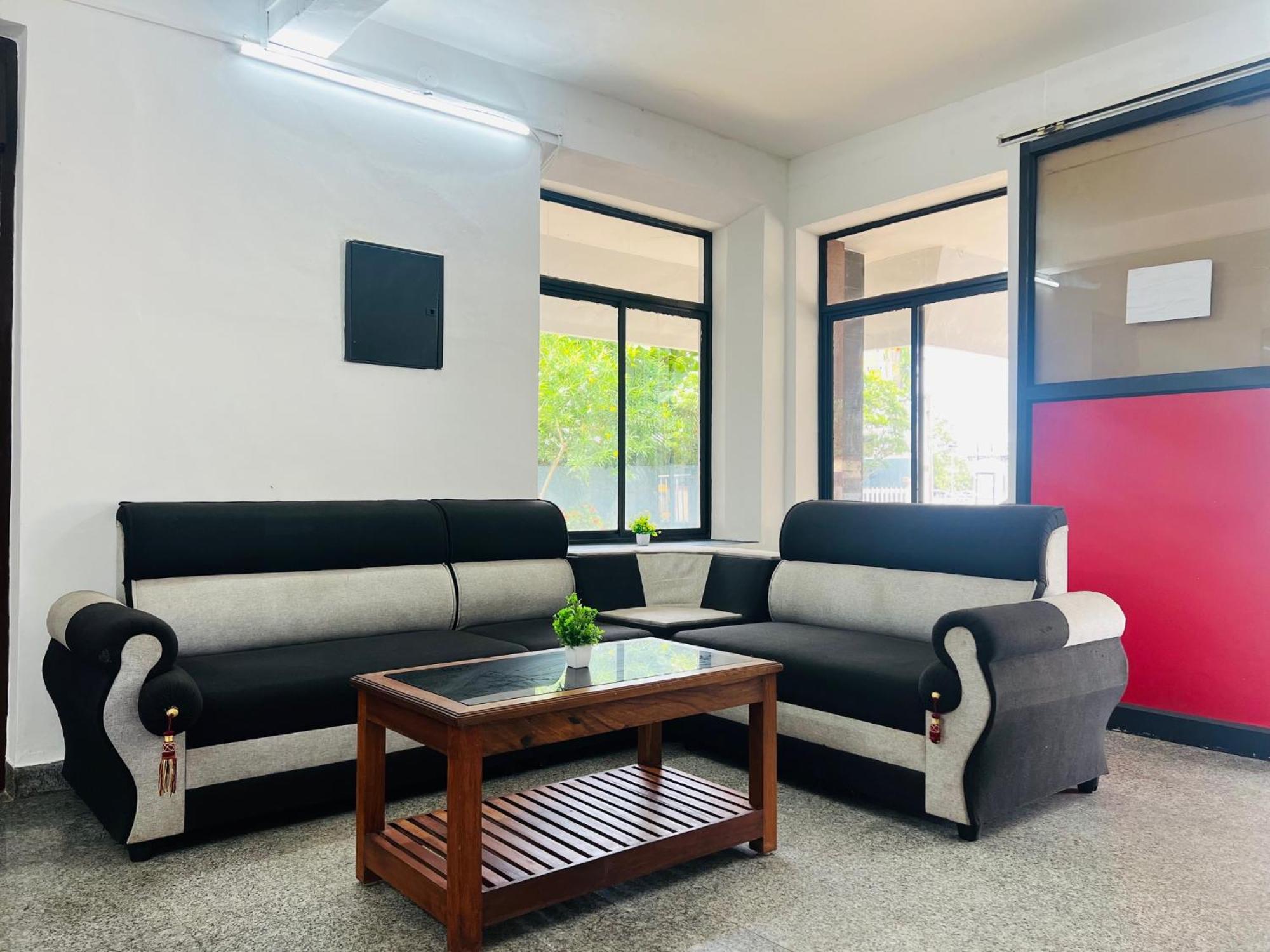Hotel Sunday - Townhouse Club Airport Trivandrum Thiruvananthapuram Dış mekan fotoğraf