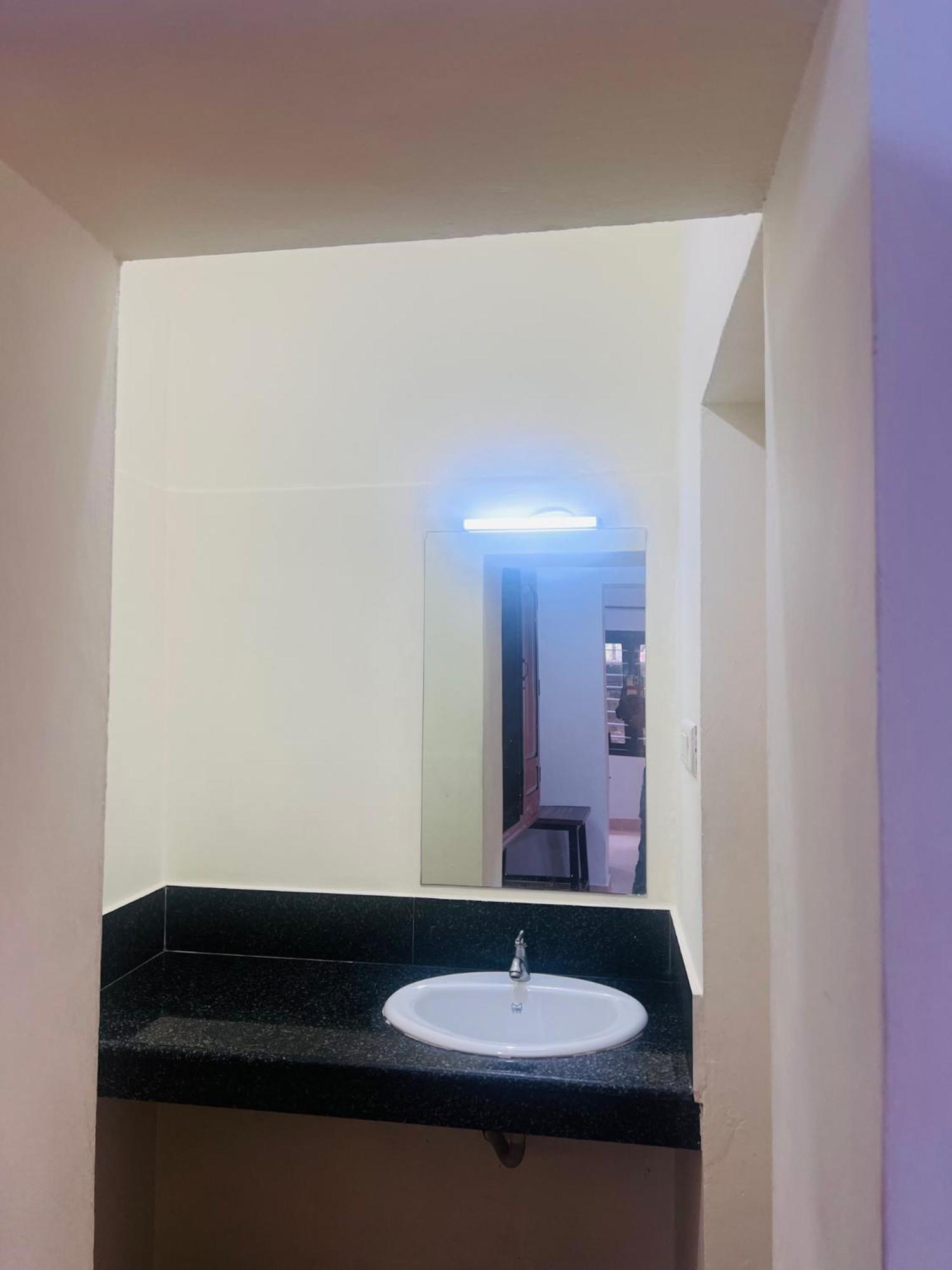 Hotel Sunday - Townhouse Club Airport Trivandrum Thiruvananthapuram Dış mekan fotoğraf