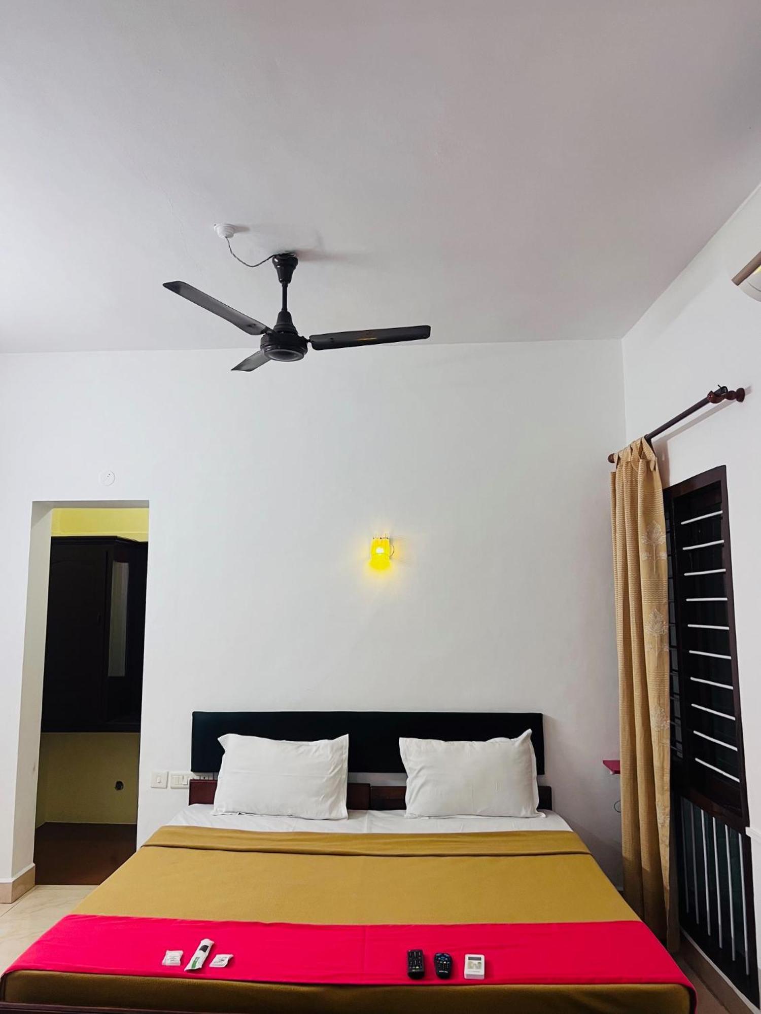 Hotel Sunday - Townhouse Club Airport Trivandrum Thiruvananthapuram Dış mekan fotoğraf
