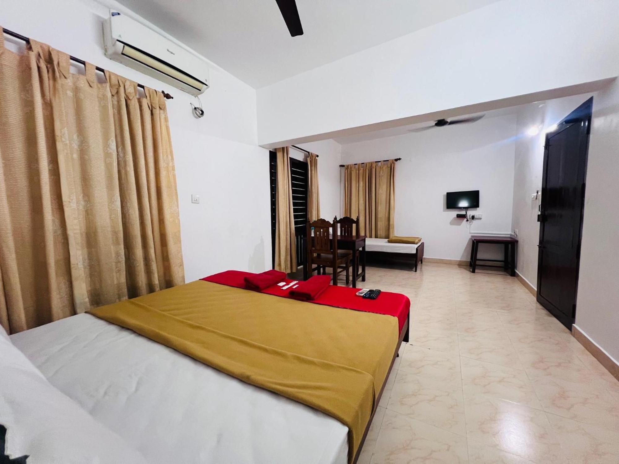 Hotel Sunday - Townhouse Club Airport Trivandrum Thiruvananthapuram Dış mekan fotoğraf