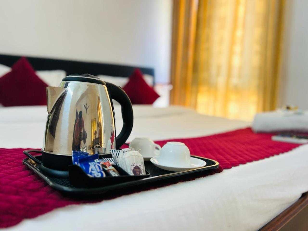 Hotel Sunday - Townhouse Club Airport Trivandrum Thiruvananthapuram Dış mekan fotoğraf