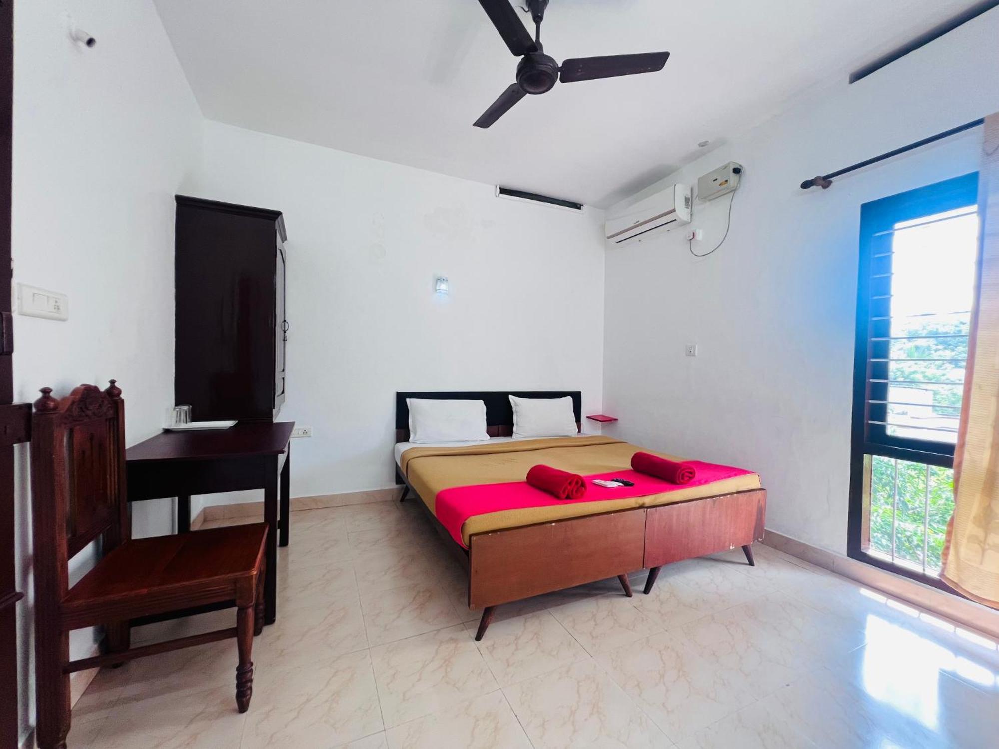 Hotel Sunday - Townhouse Club Airport Trivandrum Thiruvananthapuram Dış mekan fotoğraf