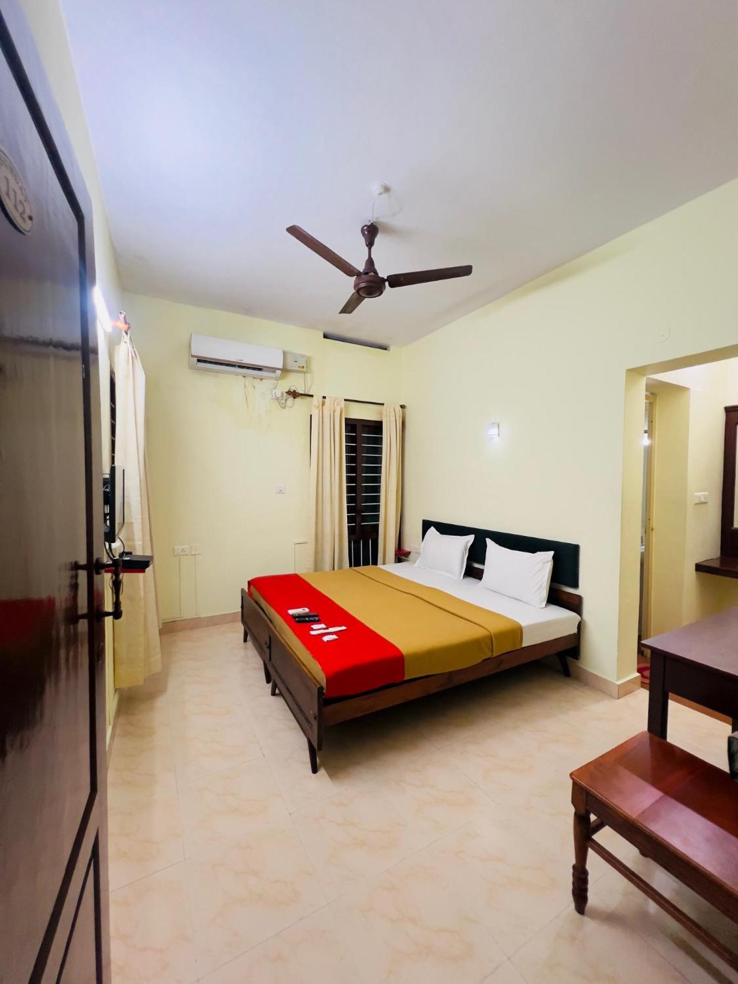 Hotel Sunday - Townhouse Club Airport Trivandrum Thiruvananthapuram Dış mekan fotoğraf