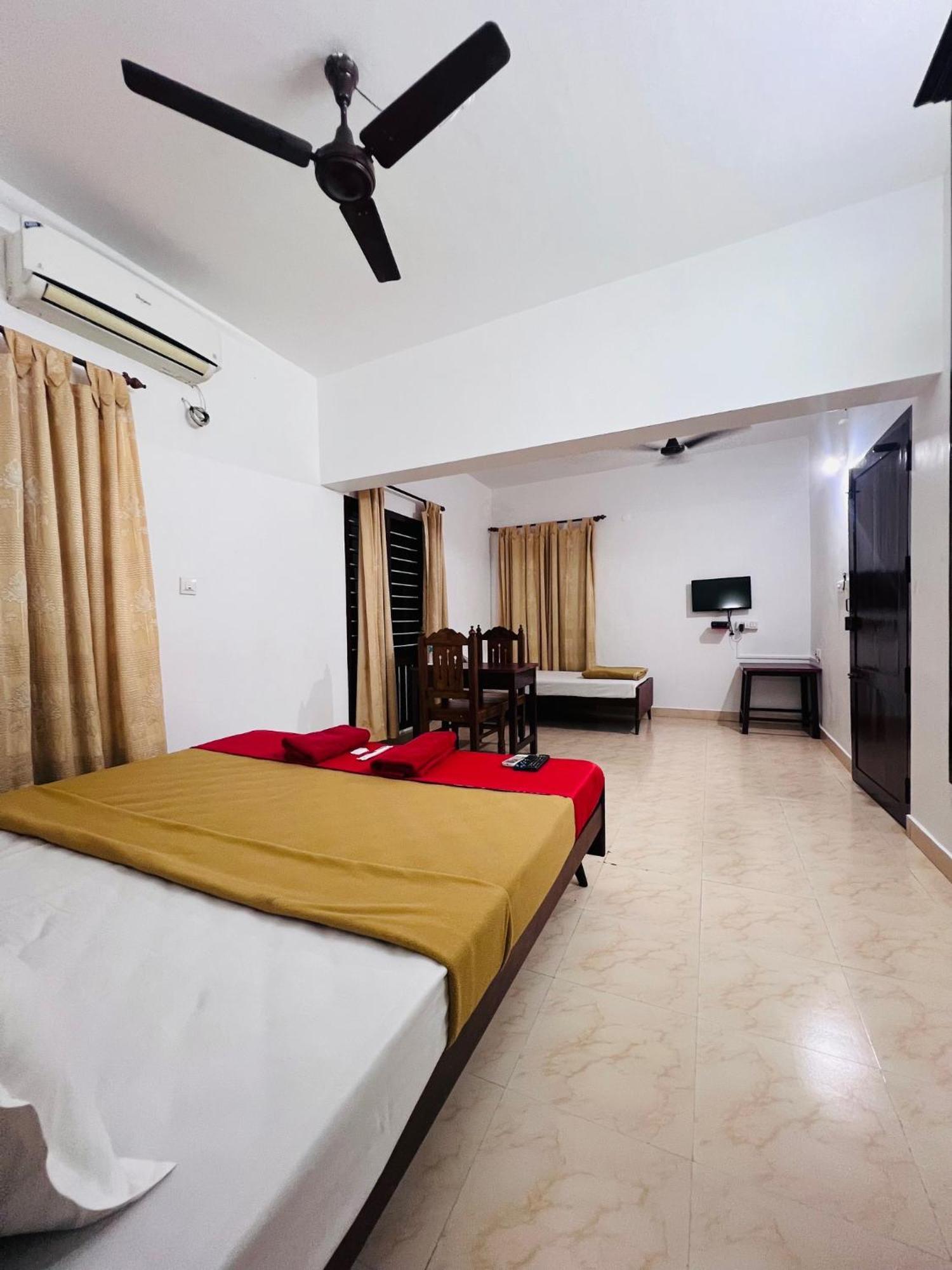 Hotel Sunday - Townhouse Club Airport Trivandrum Thiruvananthapuram Dış mekan fotoğraf